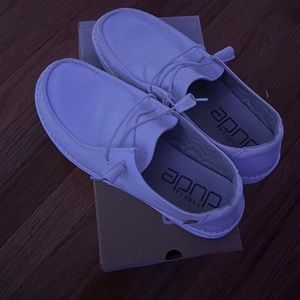 Woman’s hey dudes size 9